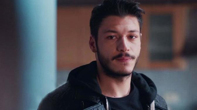 Kubilay aka mı daha yakışıklı Burak yk mı?