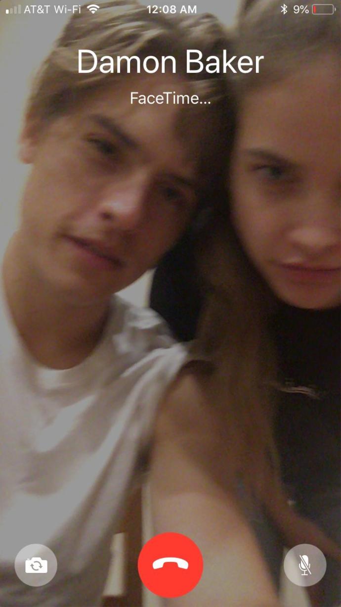 Dylan Sprouse ile Barbara Palvin sizce birbirlerine yakışıyorlar mı?