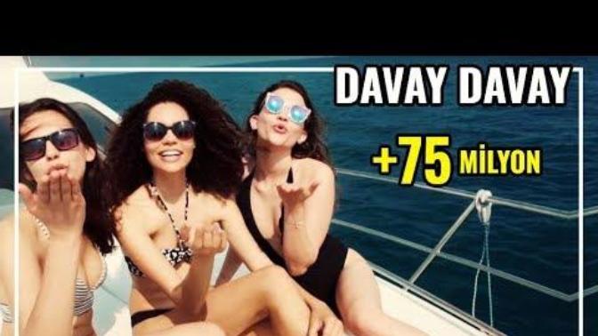 Dinlemekten utandığınız ama gene de dinlediğiniz bir şarkı/şarkıcı var mı?
