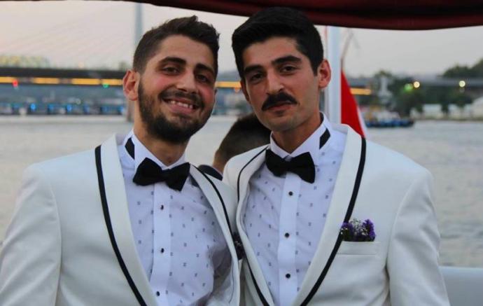 Türkiye'de eşcinsel evlilikler yasal olmalı mı?