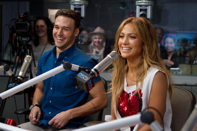 1987'li Amerikan aktör Ryan Guzman, sizce hangi özelliğiyle 1969'lu Jennifer Lopez ve 1968'li Kristin Chenoweth'i tavlamıştır?