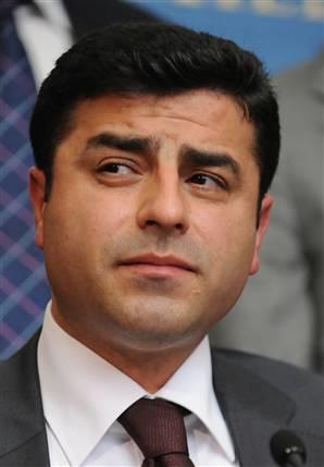 Sizce yakışıklı mı?