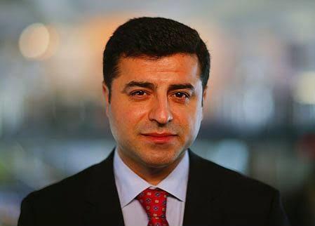 Sizce yakışıklı mı?