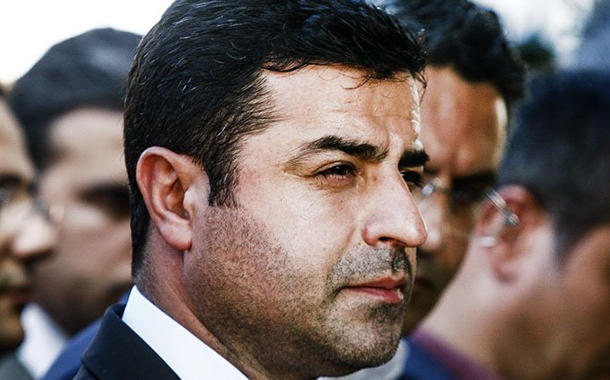 Sizce yakışıklı mı?