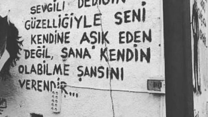 Sevgili dediğin güzelliğiyle seni kendine aşık eden değil, sana kendin olabilme şansını verendir?