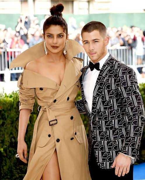 Henüz 26 yaşında olan Nick Jonas 36 yaşında olan Priyanka Chopra ile nişanlandı. Bu ilişki hakkında ne düşünüyorsunuz?