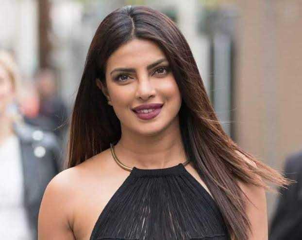 Henüz 26 yaşında olan Nick Jonas 36 yaşında olan Priyanka Chopra ile nişanlandı. Bu ilişki hakkında ne düşünüyorsunuz?