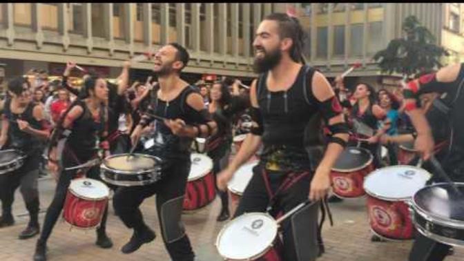 İş yerinde ayağımı kaydırmaya çalışan adamın dün sorgusuz sualsiz çıkışı verildi. Ayak kaydırmaya çalışırken ayağınız kaydı mı?