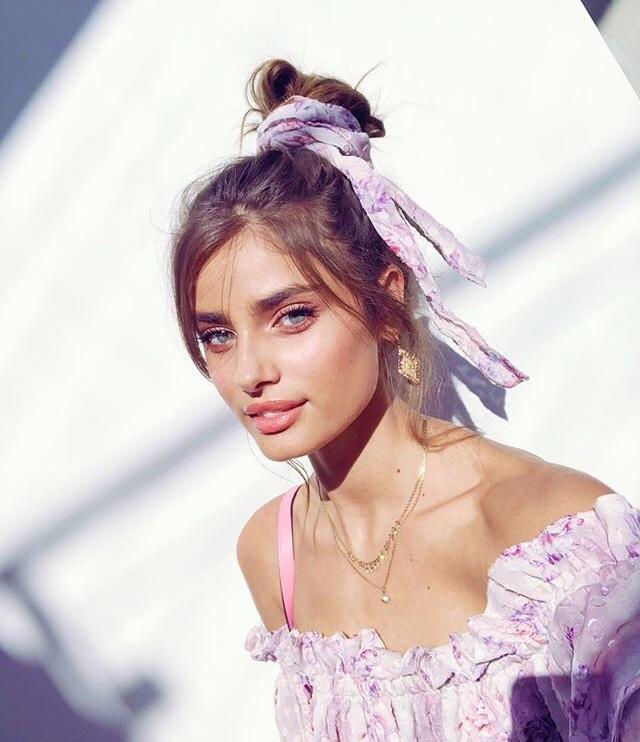 Victoria’s Secret Meleği Taylor Hill nasıl sizce?