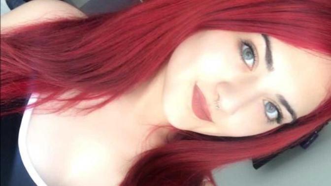 Kırmızı kızıl saç mı yoksa sarı ombre saç mı daha seksi durur?