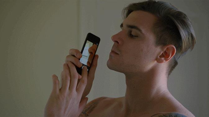 Sevgilin senden sürekli nude (çıplak fotoğraf) isterse tepkin ne olur?