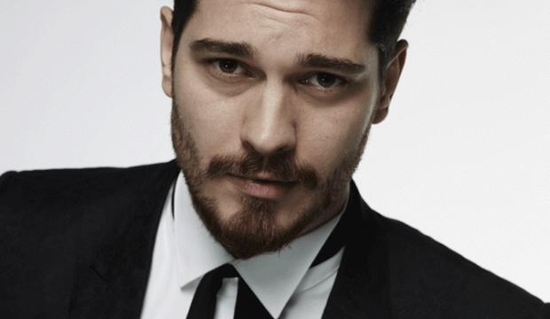 Arkadaşlar Çağatay Ulusoy çok yakışıklı değil mi ya?
