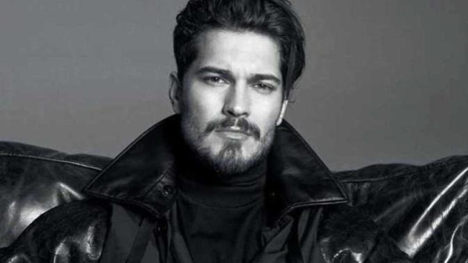 Arkadaşlar Çağatay Ulusoy çok yakışıklı değil mi ya?