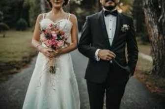 Nikah elbisesi beyaz mı olmalıdır yoksa başka renkte olabilir mi?