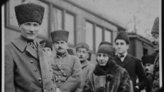 Sevgiliniz "Ben Atatürk'ü sevmiyorum." dese, tepkiniz ne olurdu?