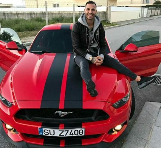 Hangi futbolcunun arabasını daha fazla beğeniyorsunuz?