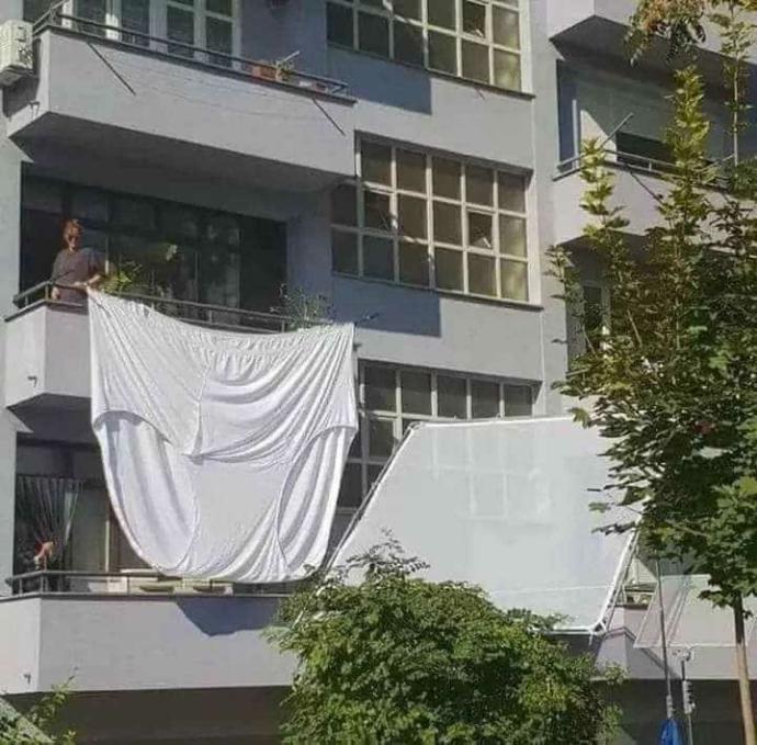Çarşaf desem çarşaf değil don desem dondegil bu nedir bilen varmi🤔?