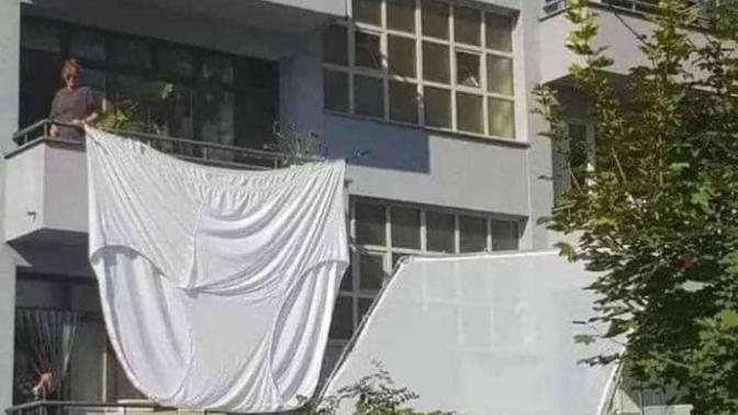 Çarşaf desem çarşaf değil don desem dondegil bu nedir bilen varmi🤔?