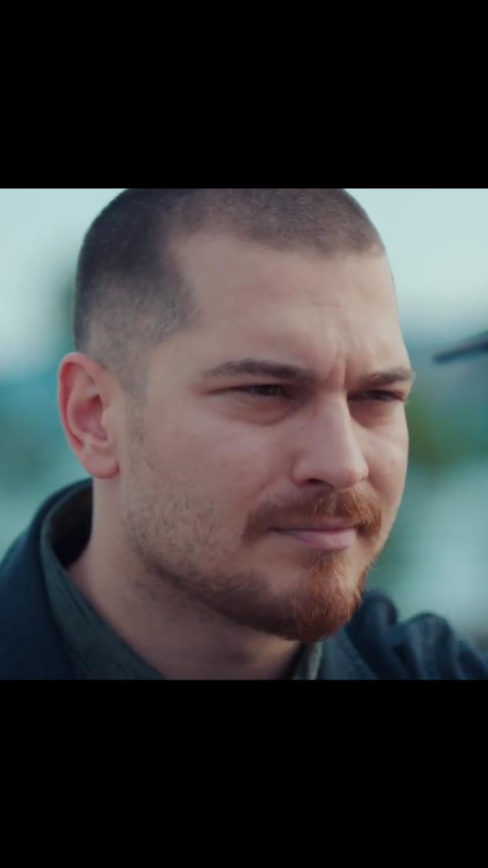İçerde sarp karakterini canlandıran çağatay ulusoyun sakalları hangi renk?