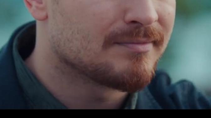 İçerde sarp karakterini canlandıran çağatay ulusoyun sakalları hangi renk?