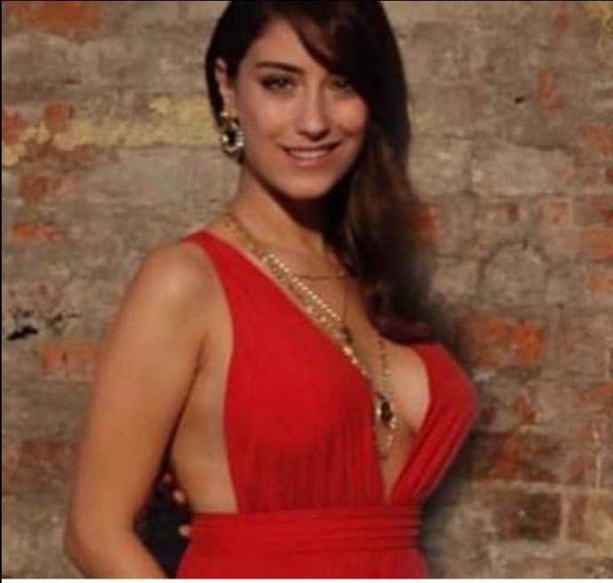 Hazal kayanin olay yaratan elbisesi nasil?