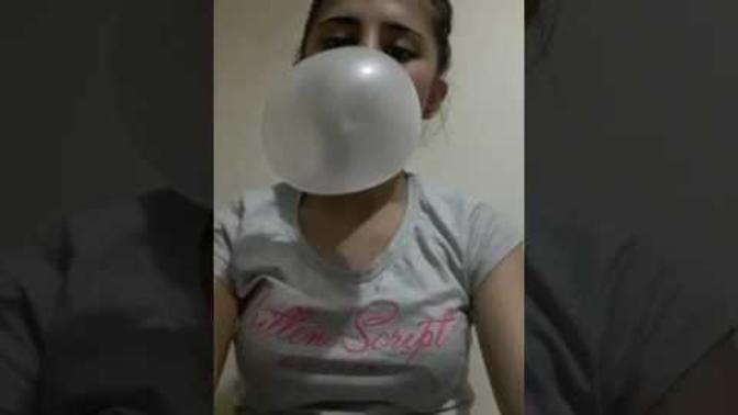 Hayatta katlanamadığım yegane şey sakız çiğnemek ve balon patlatmak ya siz?