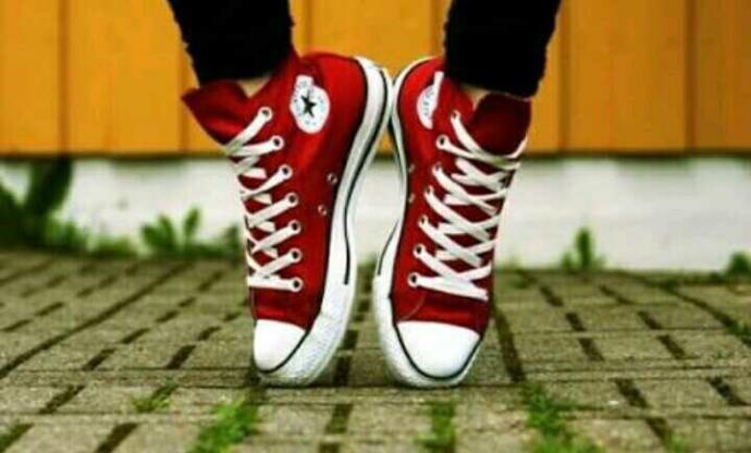 Hâlâ converse giyen insanlar itici mi?