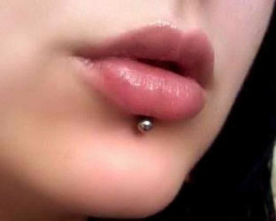 Dudakta piercing nasıl sizce?