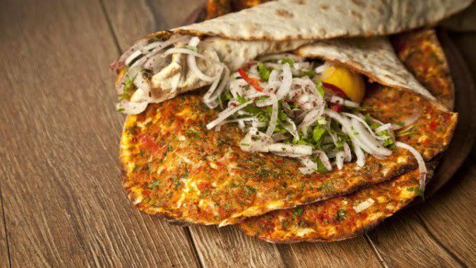 Lahmacun soğansız mı olur soğanlı mı?
