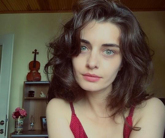 Selamlar ! Sizce Nora T. mi daha hoş ve çekici yoksa Tülin Yazkan mı?