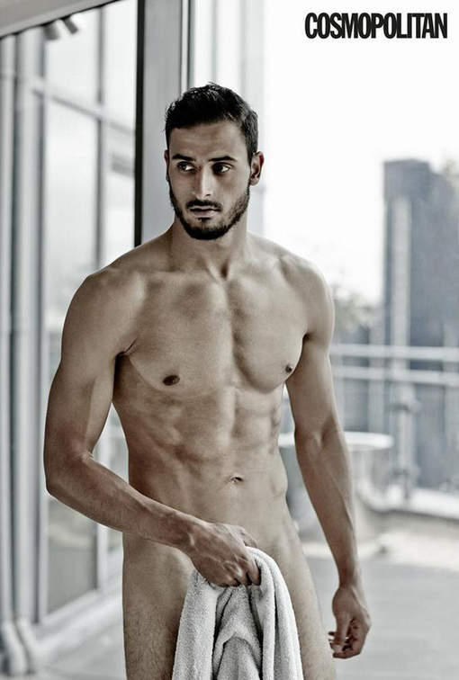 Sizce fotoğraflardaki 1989 doğumlu Faslı futbolcu Nacer Chadli mi daha seksi ve maskülen, Gerard Pique mi yoksa Burak Yılmaz mı?