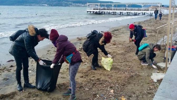 Yolda yere çöp atan birini gördüğünüzde ne yapıyorsunuz?