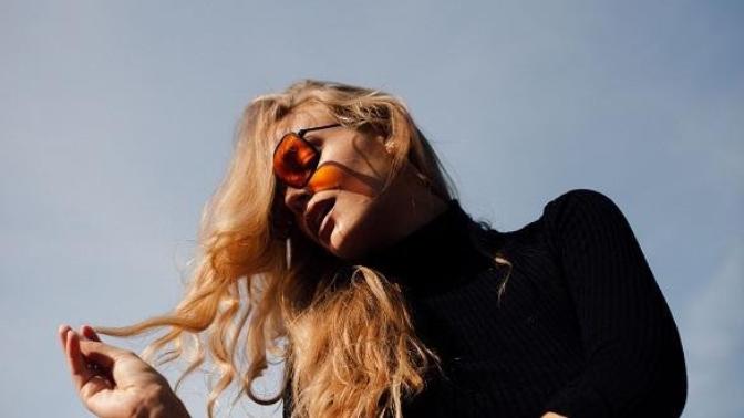 Saçlarıma açıcı sürdüm, turuncu oldu. Nasıl düzelir?