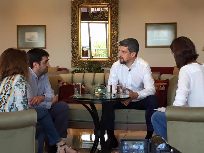 Hangi politikacı daha çekici ve karizmatik? Fotoğraflarını paylaştığım Garo Paylan mı, Berat Albayrak mı yoksa Eren Erdem mi?