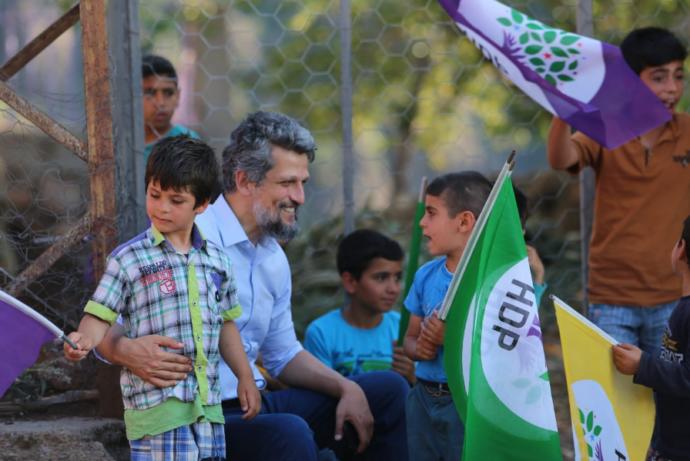 Hangi politikacı daha çekici ve karizmatik? Fotoğraflarını paylaştığım Garo Paylan mı, Berat Albayrak mı yoksa Eren Erdem mi?