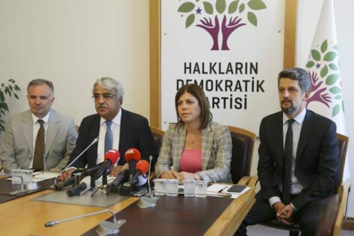 Hangi politikacı daha çekici ve karizmatik? Fotoğraflarını paylaştığım Garo Paylan mı, Berat Albayrak mı yoksa Eren Erdem mi?
