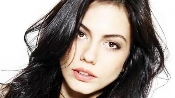 Demet Özdemir nasıl daha sexy?