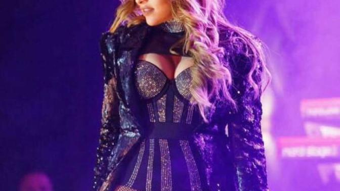Evet Arkadaşlar Sizce Hangisi? Hadise Açıkgöz mü? Yoksa Aleyna Tilki mi?