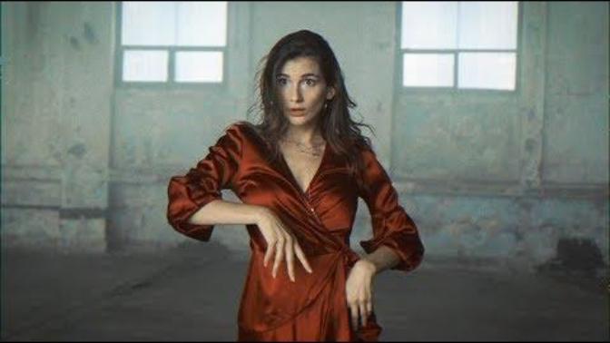 Türkiye güzeli Aslı SÜMEN'inde klibinde oynadığı, Bedük'ün yeni şarkısı We Dance hakkında ne düşünüyorsunuz?