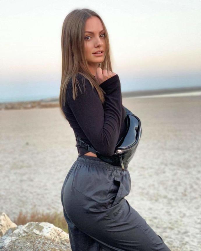 Alexandra Stan efsane güzel bir yüze sahip değil mi?
