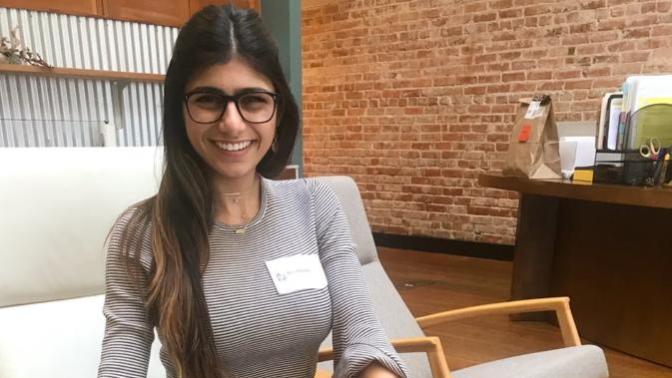 Sizce Mia Khalifa çekici mi?