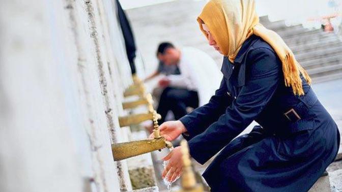Adetliyken abdest alınır mı?