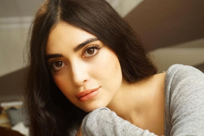 Bu kadın çok, aşırı güzellikte değil mi ya?