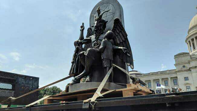 Amerika'nın Arkansas eyaletine dikilen Şeytan heykeli (Baphomet) hakkında ne düşünüyorsunuz?
