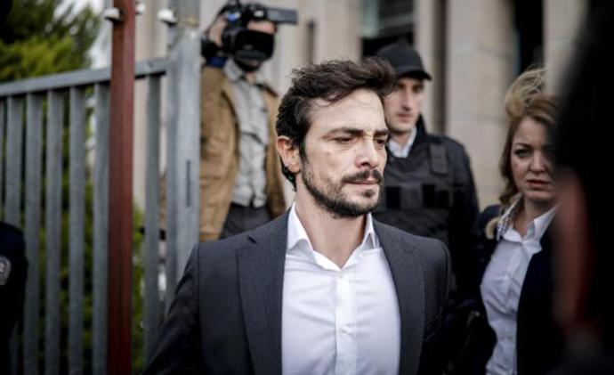 Sizce Ahmet Kural yakışıklı mı?