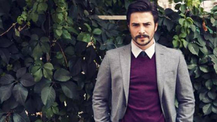 Sizce Ahmet Kural yakışıklı mı?