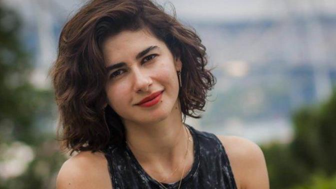Nesrin Cavadzade, estetik güzeli haberlerine cevap verdi: Her halimle güzelim! Sizce her ünlü estetik ameliyatı mı yaptırıyor?