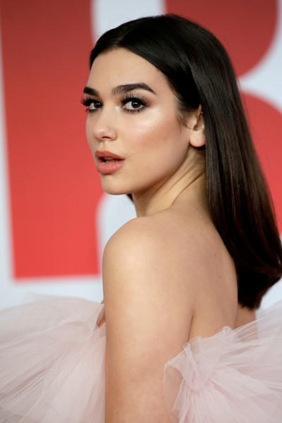Dua Lipa çekici mi?