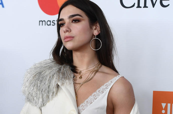 Dua Lipa çekici mi?