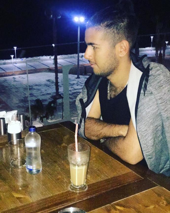Saçını topuz yapan erkekler çok havalı değil mi sizce de?